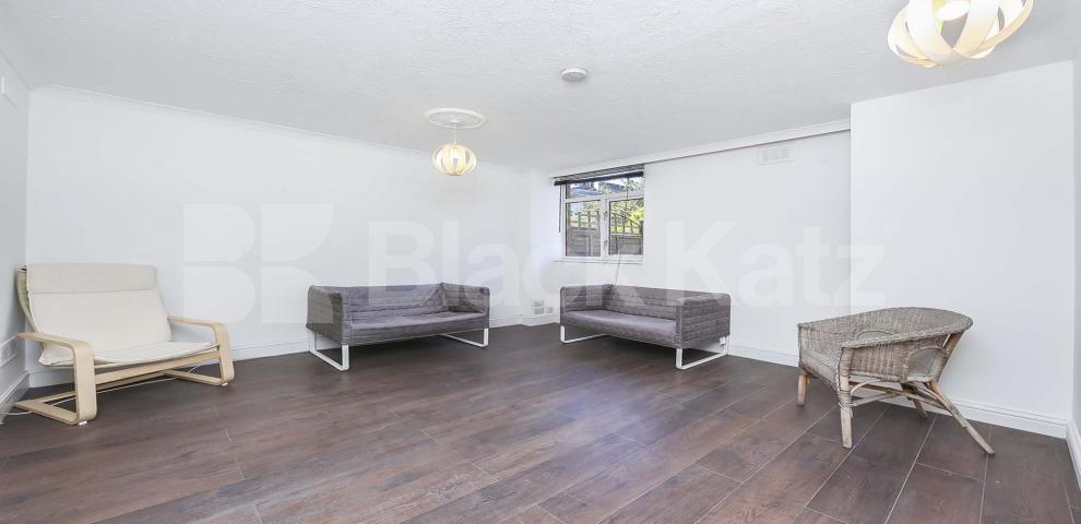 			NEW INSTRUCTION , 4 Bedroom, 1 bath, 1 reception House			 Dunston Road, Clapham Junction